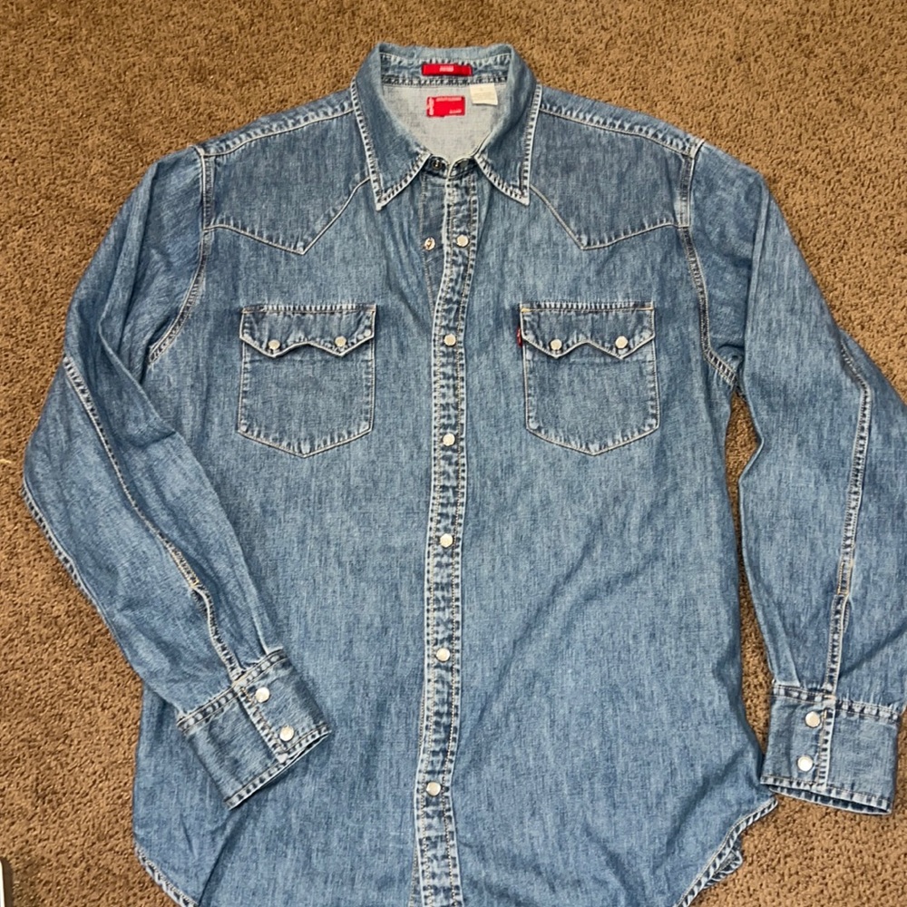 LEVI’S Denim Western Button Down Large size, but the shoulders are little larger